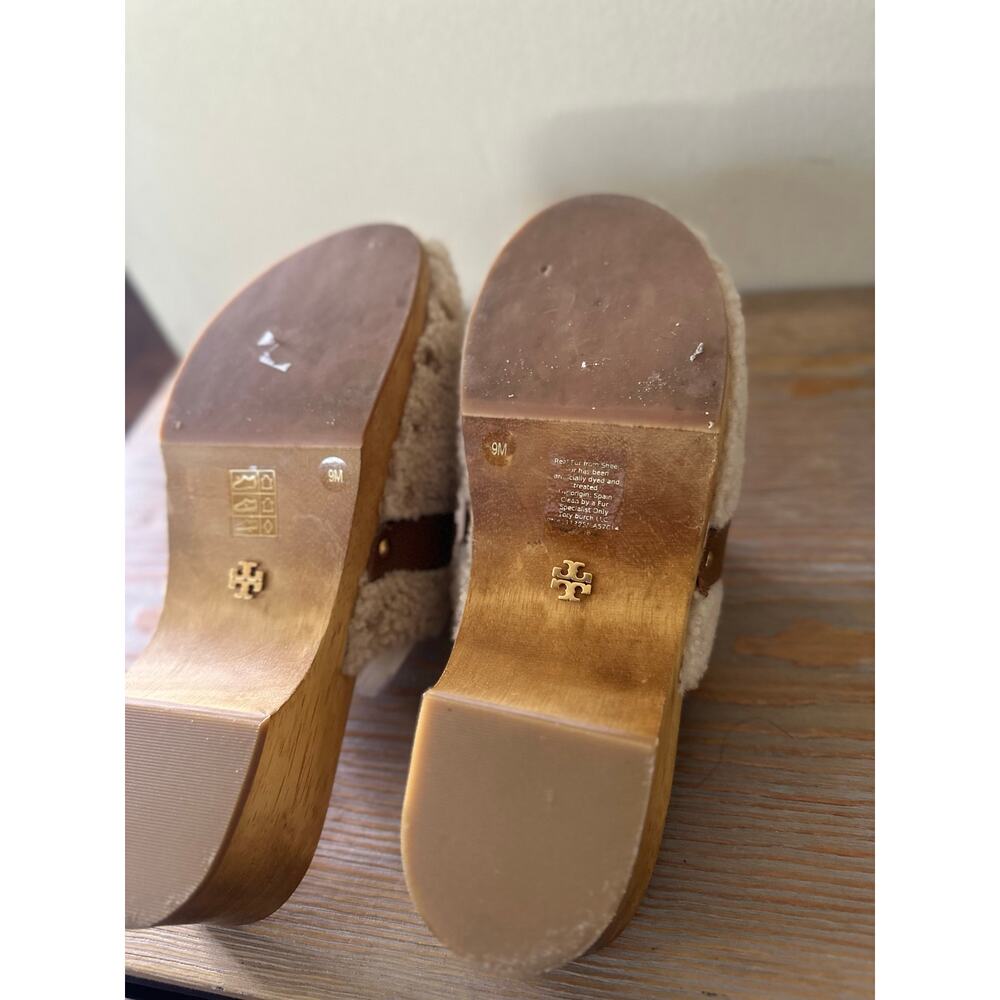 Tory Burch Shearling Clogs Women’s Size 9 Jessa Mules Tan Beige Gold Chain Shoes - Picture 11 of 15
